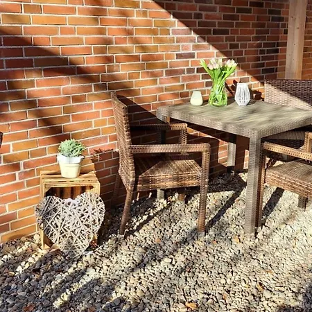 Glueck Apartment